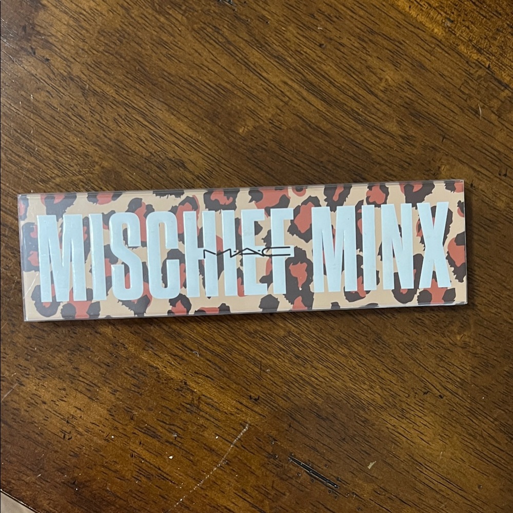 MAC Cosmetics Mischief Minx Palette - Bold Hues